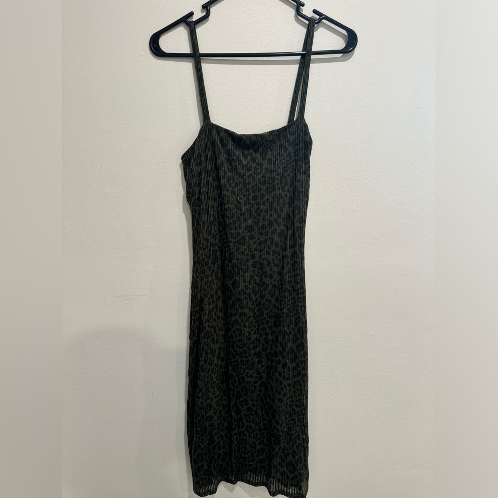 Express green leopard print midi dress size small